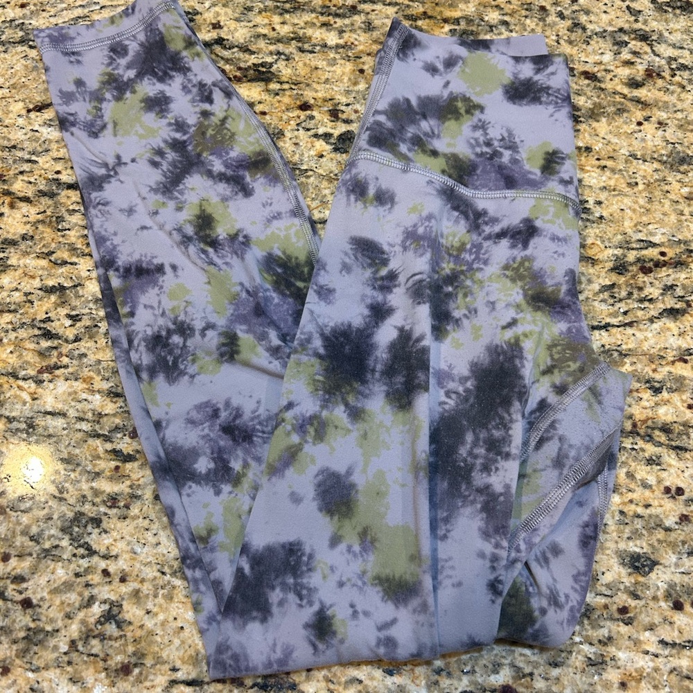Lululemon aligns size 2